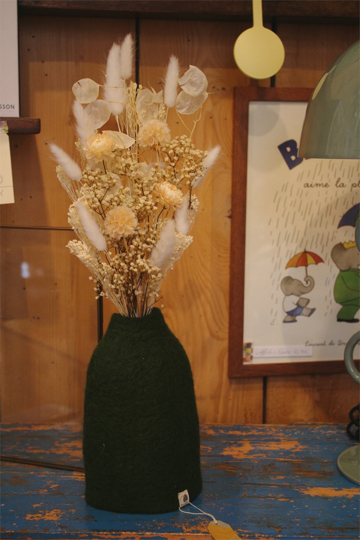 Objets, matières et fleurs dans la boutique CIRIELLE